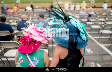 Baltimore, MD, USA. 18 Mai, 2019. Mai 18, 2019: Szenen aus rund um die Strecke am "Alten Berg" als Fans Preakness Tag am Pimlico Rennstrecke in Baltimore, Maryland. Scott Serio//Eclipse Sportswire/CSM/Alamy leben Nachrichten Stockfoto