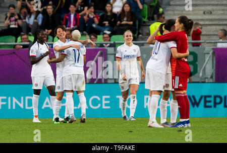 Groupama Arena, Budapest, Ungarn. 18 Mai, 2019. UEFA Champions League der Frauen, Lyon vs Barcelona; die Spieler von Lyon ihren Sieg Credit feiern: Aktion plus Sport/Alamy leben Nachrichten Stockfoto