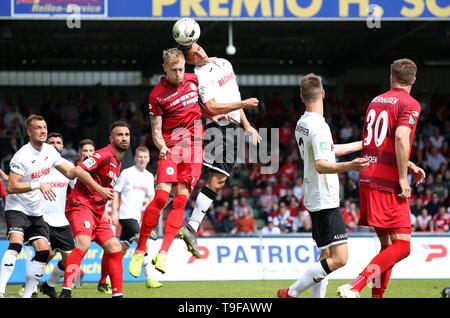 Oberhausen, Deutschland. 18 Mai, 2019. firo: 18.05.2019 Fußball, Regionalliga West, Saison 2018/2019 Rot-Weiß Oberhausen - SC Verl Philipp Gödde (Nr. 9, Rot-Weiß Oberhausen) in der Kopfzeile. | Verwendung der weltweiten Kredit: dpa/Alamy leben Nachrichten Stockfoto