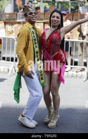 New York, NY, USA. 18 Mai, 2019. Soho, New York, USA, 18. Mai 2019 - Tausende von Demonstranten auf der 13. jährlichen Dance Parade durch die East Village heute nahmen an New York City. Foto: Luiz Rampelotto/EuropaNewswire. PHOTO CREDIT OBLIGATORISCH. Credit: Luiz Rampelotto/ZUMA Draht/Alamy leben Nachrichten Stockfoto