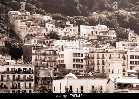 Außenansicht eines typischen Apartment Gebäude in Algier, Algerien Stockfoto