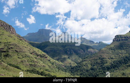 Champagne Valley in der Nähe von Perugia, die Bestandteil des Central Drakensberg, Kwazulu Natal, Südafrika. Stockfoto