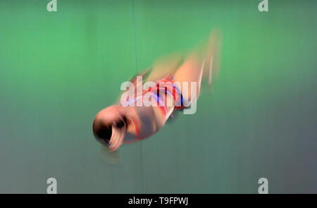 Großbritanniens Robyn Birke in der 10-m-Final an Tag zwei der Diving World Series in London Aquatics Centre, London. Stockfoto