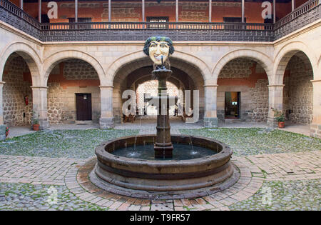 Bacchus mask im Innenhof des Casa Nacional de la Moneda, Potosi, Bolivien Stockfoto