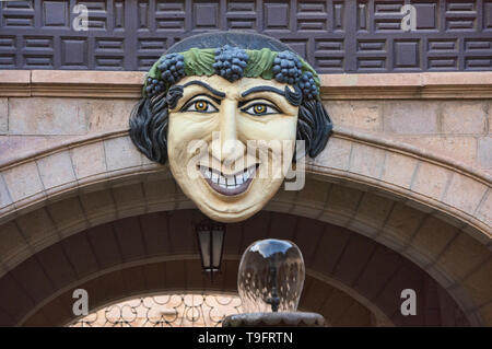 Bacchus mask im Innenhof des Casa Nacional de la Moneda, Potosi, Bolivien Stockfoto