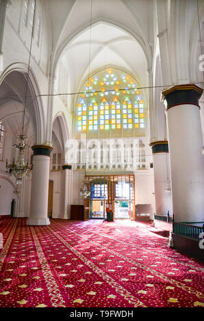 Nikosia, Zypern - Okt 4 2018: erstaunliche Innere der islamischen Selimiye Moschee im zypriotischen Nikosia mit Glasfenster über dem Eingang. Stockfoto