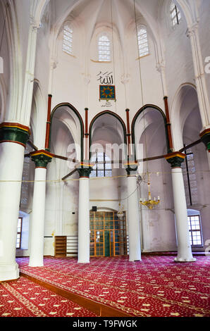 Nikosia, Zypern - Okt 4 2018: schöne Interieur der muslimischen Selimiye Moschee in zypriotischen Lefkosa. Die Einrichtung ist hauptsächlich in den Farben Rot und Weiß. Stockfoto