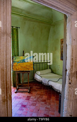 St Remy De Provence, Bouches du Rhône, Provence, Frankreich, 11.05.2019. Wiederaufbau von Vincent Van Gogh's Zimmer im Kloster St. Paul de Mausole Stockfoto