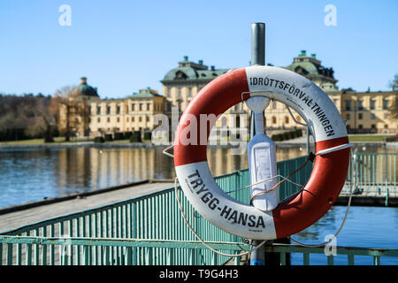 Der königliche Palast Drotingholm in Stockholm in Schweden. Die bekanntesten touristischen Attraktion, die jeder will zu besuchen. Die Details der Rettung Kreis Stockfoto