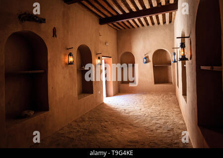 Rustaq, Oman, 28. Mai 2016: Die Zimmer im historischen Rustaq Fort im Oman Stockfoto