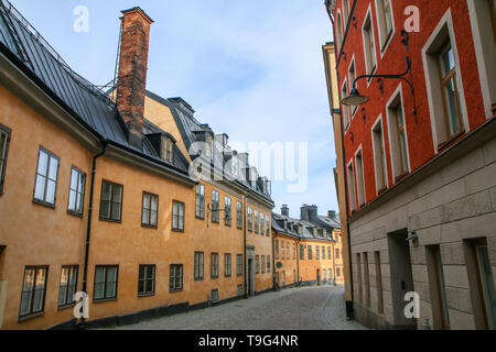 Das Bild von der engen traditionellen Straßen von Stockholm. Wandern in der Gamla Stan. Stockfoto