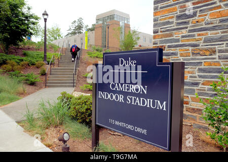 Äußere Cameron Indoor Stadium Zeichen an der Duke University in Durham, North Carolina; Haus der Duke Blue Devils Basketballmannschaft. Stockfoto