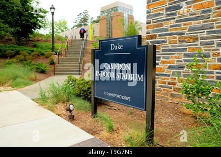 Äußere Cameron Indoor Stadium Zeichen an der Duke University in Durham, North Carolina; Haus der Duke Blue Devils Basketballmannschaft. Stockfoto