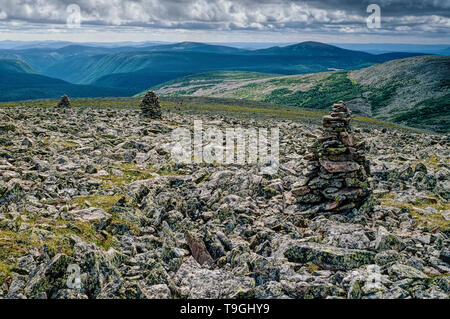 Inukshuks am Gipfel des Mont Nationalpark Jacques-Cartier, Gaspesie, Quebec, Kanada Stockfoto