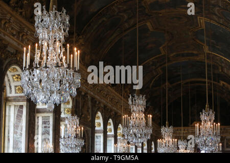 La Galerie des Glaces ou Grande Galerie du Château de Versailles. Der Spiegelsaal ist der zentrale Galerie im Schloss von Versailles. Stockfoto