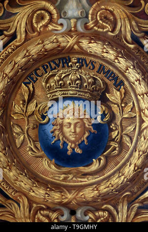 Symbole de la Royauté. Louis XIV. La Galerie des Glaces ou Grande Galerie du Château de Versailles. Stockfoto