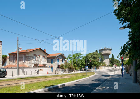 Montpellier, moderne Straßenbahn Linie 3, Fahrzeugdesign von Christian Lacroix - Montpellier, moderne Straßenbahn Linie 3, Design von Christian Lacroix, Astruc Stockfoto