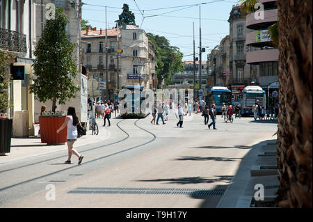 Montpellier, moderne Straßenbahn Linie 3, Fahrzeugdesign von Christian Lacroix - Montpellier, moderne Straßenbahn Linie 3, Design von Christian Lacroix, Observat Stockfoto