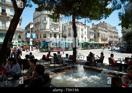 Montpellier, moderne Straßenbahn Linie 3, Fahrzeugdesign von Christian Lacroix - Montpellier, moderne Straßenbahn Linie 3, Design von Christian Lacroix, Observat Stockfoto