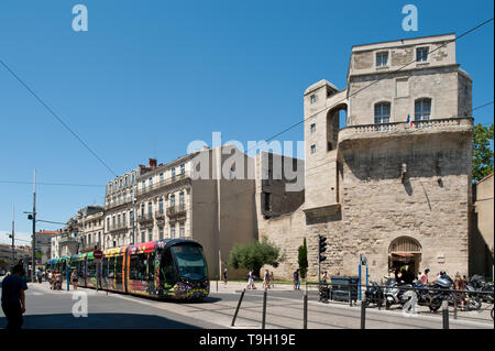 Montpellier, moderne Straßenbahn Linie 3, Fahrzeugdesign von Christian Lacroix - Montpellier, moderne Straßenbahn Linie 3, Design von Christian Lacroix, Observat Stockfoto