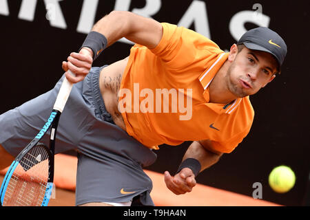 Borna Coric von Kroatien dient während dem Spiel gegen Felix Auger-Aliassime von Kanada Roma 13/05/2019 Foro Italico Internazionali BNL D'Italia Ita Stockfoto