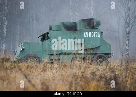 Gatschina, Russland - November 07, 2015: Russische Austin-Putilovets gepanzerten Auto close-up auf einem November Tag. Fragment der historischen Rekonstruktion Stockfoto