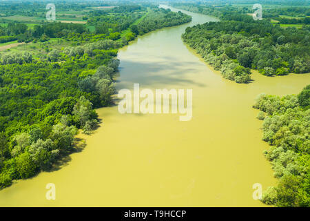 Sava aus Luft, Landschaft im Naturpark Lonjsko Polje, Kroatien, Panoramablick auf Holz und Überschwemmungen Stockfoto