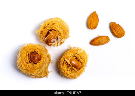 Arabisch kadayif baklava Dessert mit Cashew-nüssen isoliert Stockfoto
