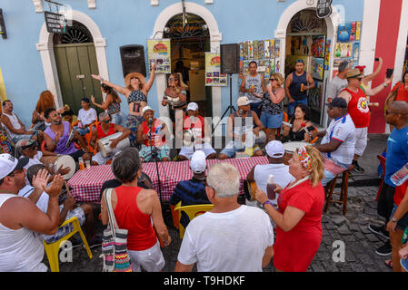 Salvador, Brasilien - 3. Februar 2019: Leute samba in Salvador Bahia in Brasilien Stockfoto