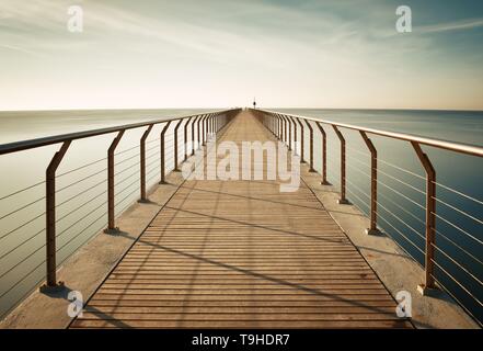 Pont Del Petroli bei Sonnenaufgang in Barcelona in Spanien Stockfoto