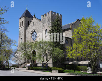 NIAGARA FALLS, NY - Mai 2019: Niagara University ist eine katholische Schule gesponsert mit traditionellen Steinhäusern an einem malerischen Campus neben. Stockfoto