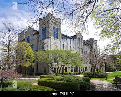 NIAGARA FALLS, NY - Mai 2019: Niagara University ist eine katholische Schule gesponsert mit traditionellen Steinhäusern an einem malerischen Campus neben. Stockfoto
