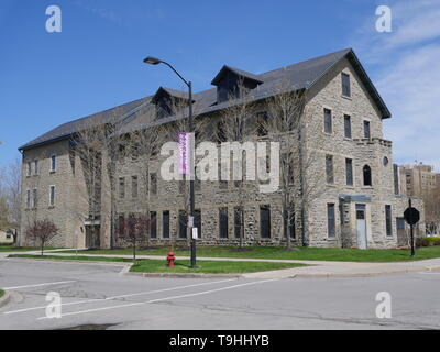 NIAGARA FALLS, NY - Mai 2019: Niagara University ist eine katholische Schule gesponsert mit traditionellen Steinhäusern an einem malerischen Campus neben. Stockfoto