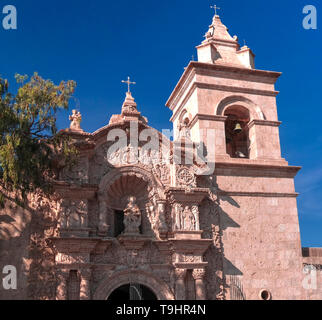 Äußere ciew auf die Fassade der Iglesia de San Juan Bautista de Yanahuara in Arequipa, Peru Stockfoto