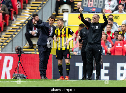 London, Großbritannien. 18 Mai, 2019. Watford manager Javi Gracia, als Tom Cleverley von Watford während der FA Cup Finale zwischen Manchester City und Watford im Wembley Stadion, London, England am 18. Mai 2019. Foto von Andy Rowland. Credit: PRiME Media Images/Alamy leben Nachrichten Stockfoto