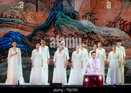 Peking, China. 18 Mai, 2019. Schauspieler an der Peking Universität in Beijing, die Hauptstadt von China, 18. Mai 2019. China hält eine reiche Auswahl an Ausstellungen und Aktivitäten auf die Kultur der asiatischen Länder und Regionen sowie den Austausch unter Ihnen. Credit: Shen Bohan/Xinhua/Alamy leben Nachrichten Stockfoto