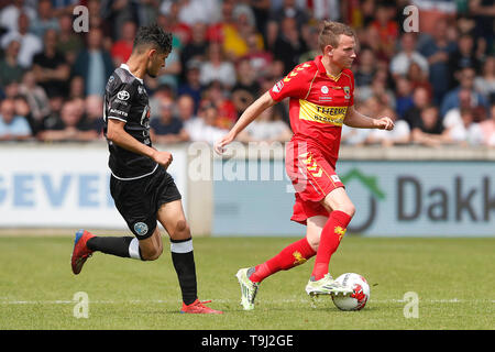 Deventer, Niederlande. 19. Mai 2019. der Saison 2018 / 2019, Niederländische Keuken Kampioen Play-offs. Go Ahead Eagles Spieler Julian Lelieveld während des Spiels Go Ahead Eagles - Den Bosch (Play-off) Credit: Pro Schüsse/Alamy leben Nachrichten Stockfoto