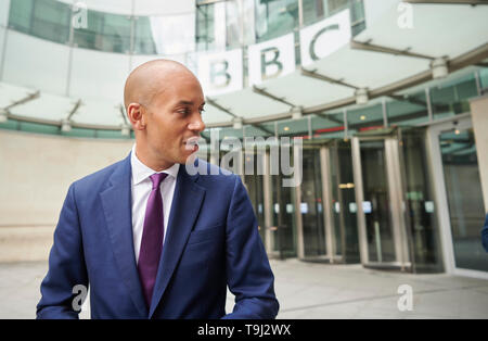 London, Großbritannien. 19. Mai 2019. Chuka Umunna, Mitglied der britischen Partei, Blätter der BBC Broadcasting House, nach seinem Auftritt auf der Andrew Marr Show. Quelle: Thomas Bowles/Alamy leben Nachrichten Stockfoto