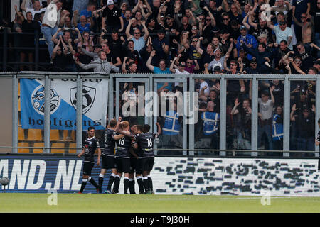 Deventer, Niederlande. 19. Mai 2019. der Saison 2018 / 2019, Niederländische Keuken Kampioen Play-offs. FC Den Bosch feiert die 1-2 während des Spiels Go Ahead Eagles - Den Bosch (Play-off) Credit: Pro Schüsse/Alamy leben Nachrichten Stockfoto