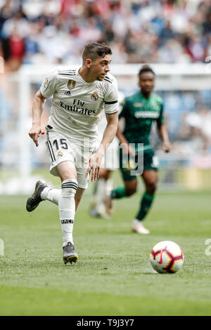 Madrid, Spanien. 19 Mai, 2019. Liga Fußball, Real Madrid gegen Real Betis; Federico Valverde (Real Madrid) kommt uns ein Angriff Credit: Aktion Plus Sport Bilder/Alamy Leben Nachrichten zu starten Stockfoto