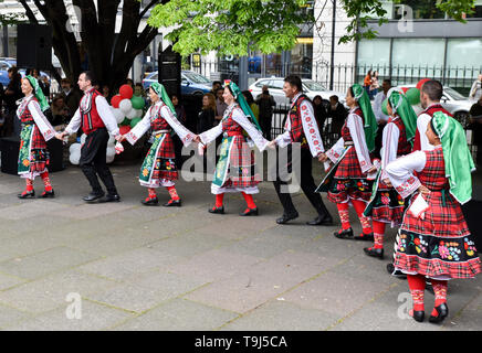Golden Square, London, UK. 19. Mai 2019. Bulgarische Kultur Festival in Golden Square, London. Quelle: Matthew Chattle/Alamy leben Nachrichten Stockfoto
