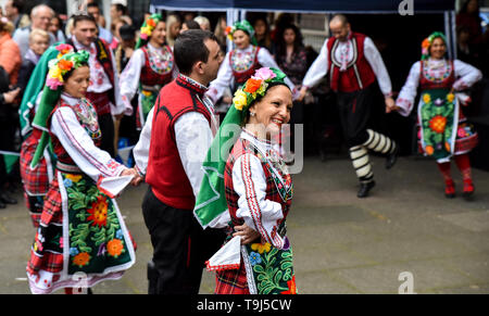 Golden Square, London, UK. 19. Mai 2019. Bulgarische Kultur Festival in Golden Square, London. Quelle: Matthew Chattle/Alamy leben Nachrichten Stockfoto