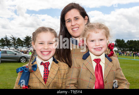 Bandon, Cork, Irland. 19 Mai, 2019. Ella, Aisling und Sophie Connolly von Killarney an der Landwirtschaftlichen zeigen, dass in Bandon, Co Cork, Irland Quelle: David Creedon/Alamy Leben Nachrichten gehalten wurde Stockfoto