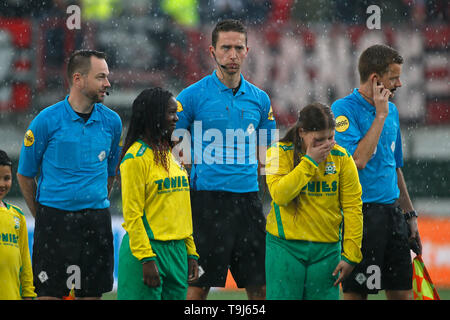 Oss, Niederlande. 19 Mai, 2019. OSS, 19-05-2019, Stadion TOP Oss, Niederländisch Keuken Kampioen divisie Saison 2018/2019 Play Off. Schiedsrichter Christian Bax während des Spiels TOP Oss-Sparta. Credit: Pro Schüsse/Alamy leben Nachrichten Stockfoto