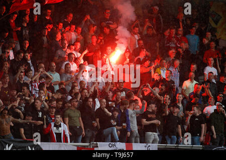 Oss, Niederlande. 19 Mai, 2019. OSS, 19-05-2019, Stadion TOP Oss, Niederländisch Keuken Kampioen divisie Saison 2018/2019 Play Off. Fans von TOP Oss während des Spiels TOP Oss-Sparta. Credit: Pro Schüsse/Alamy leben Nachrichten Stockfoto