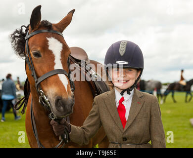 Bandon, Cork, Irland. 19 Mai, 2019. Niamh O'Reilly, Drimoleague mit Jan Peter an der Landwirtschaftlichen zeigen, dass in Bandon, Co Cork, Irland, statt. Quelle: David Creedon/Alamy leben Nachrichten Stockfoto