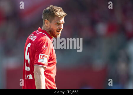 Magdeburg, Deutschland. 19 Mai, 2019. 2. Fussball Bundesliga, 1.FC Magdeburg - 1.FC Köln, 34. Spieltag in der MDCC-Arena. Die Kölner Simon Terodde ist auf dem Spielfeld. Credit: Swen Pförtner/dpa - WICHTIGER HINWEIS: In Übereinstimmung mit den Anforderungen der DFL Deutsche Fußball Liga oder der DFB Deutscher Fußball-Bund ist es untersagt, zu verwenden oder verwendet Fotos im Stadion und/oder das Spiel in Form von Bildern und/oder Videos - wie Foto Sequenzen getroffen haben./dpa/Alamy leben Nachrichten Stockfoto