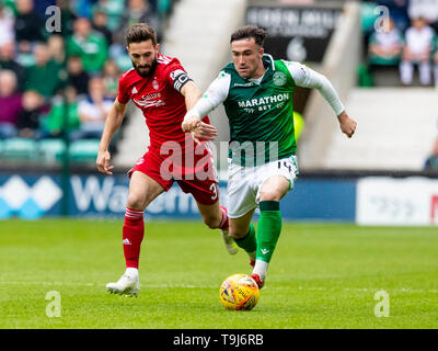 Leith, Edinburgh, Schottland, Großbritannien. 19. Mai 2019. Ladbrokes Scottish Premier League Fußball, Hibernian gegen Aberdeen; Stevie Mallan von Hibernian bricht weg von Graeme Shinnie von Aberdeen Credit: Aktion Plus Sport Bilder/Alamy leben Nachrichten Stockfoto