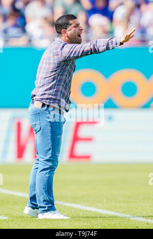 Darmstadt, Deutschland. 19 Mai, 2019. 2. Fussball Bundesliga, Darmstadt 98 - Erzgebirge Aue, 34. Spieltag, in der Merck Stadion am Böllenfalltor. Darmstadts Trainer Dimitrios GRAMMOZIS gestikulierte. Foto: Uwe Anspach/dpa - Verwenden Sie nur nach vertraglicher Vereinbarung/dpa/Alamy leben Nachrichten Stockfoto