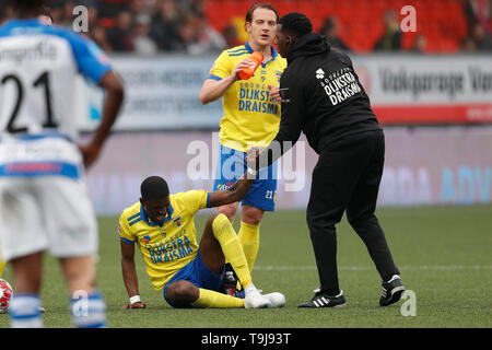 Leeuwarden, Niederlande. 19 Mai, 2019. LEEUWARDEN, 19 Ð 05-2019, cambuur Stadion, Saison 2018 - 2019, Keukenkampioen divisie, Play-offs, Cambuur player Nigel Robertha während des Spiels SC Cambuur - De Graafschap Credit: Pro Schüsse/Alamy leben Nachrichten Stockfoto